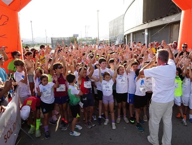 Alex Parreño · Corre Solidaris · Calentamiento con los más pequeños